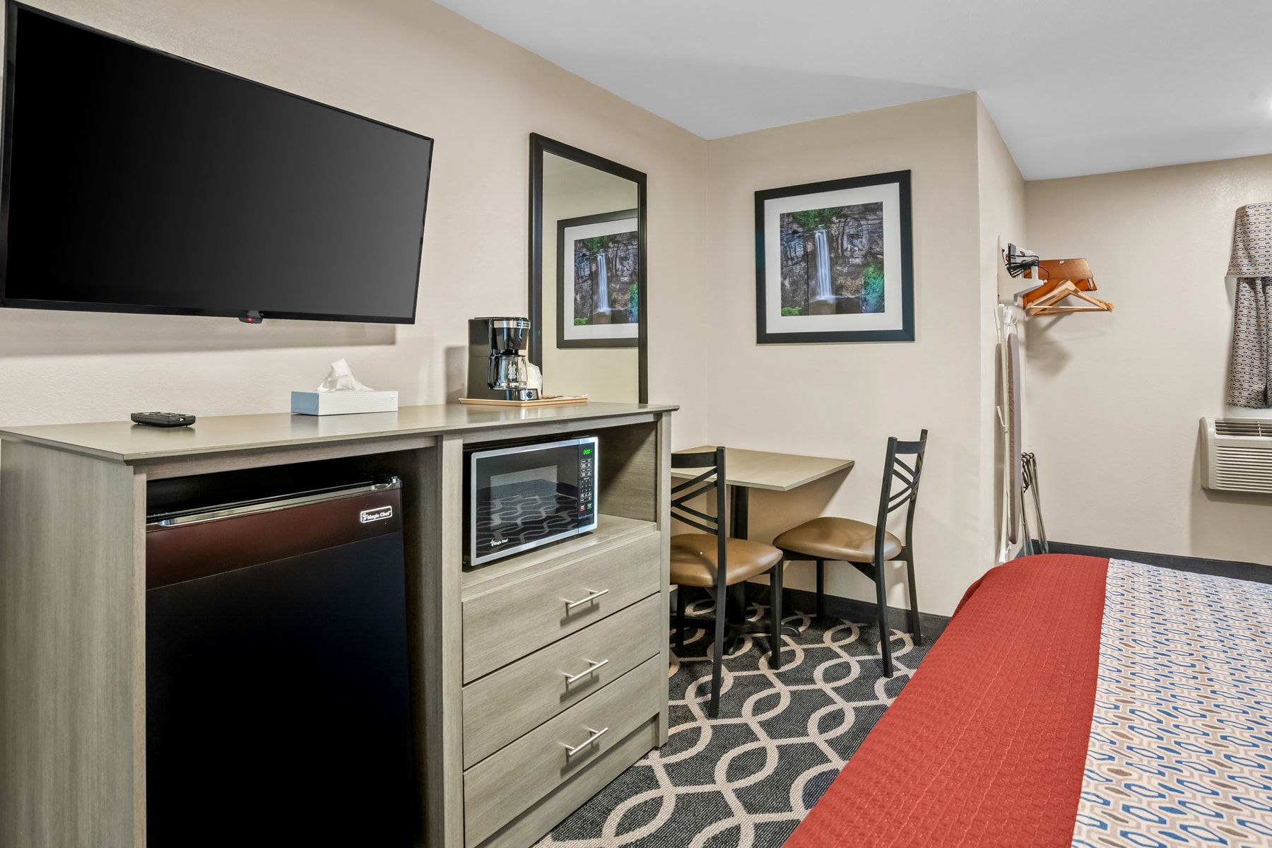 Deluxe King Room at Spring Water Inn