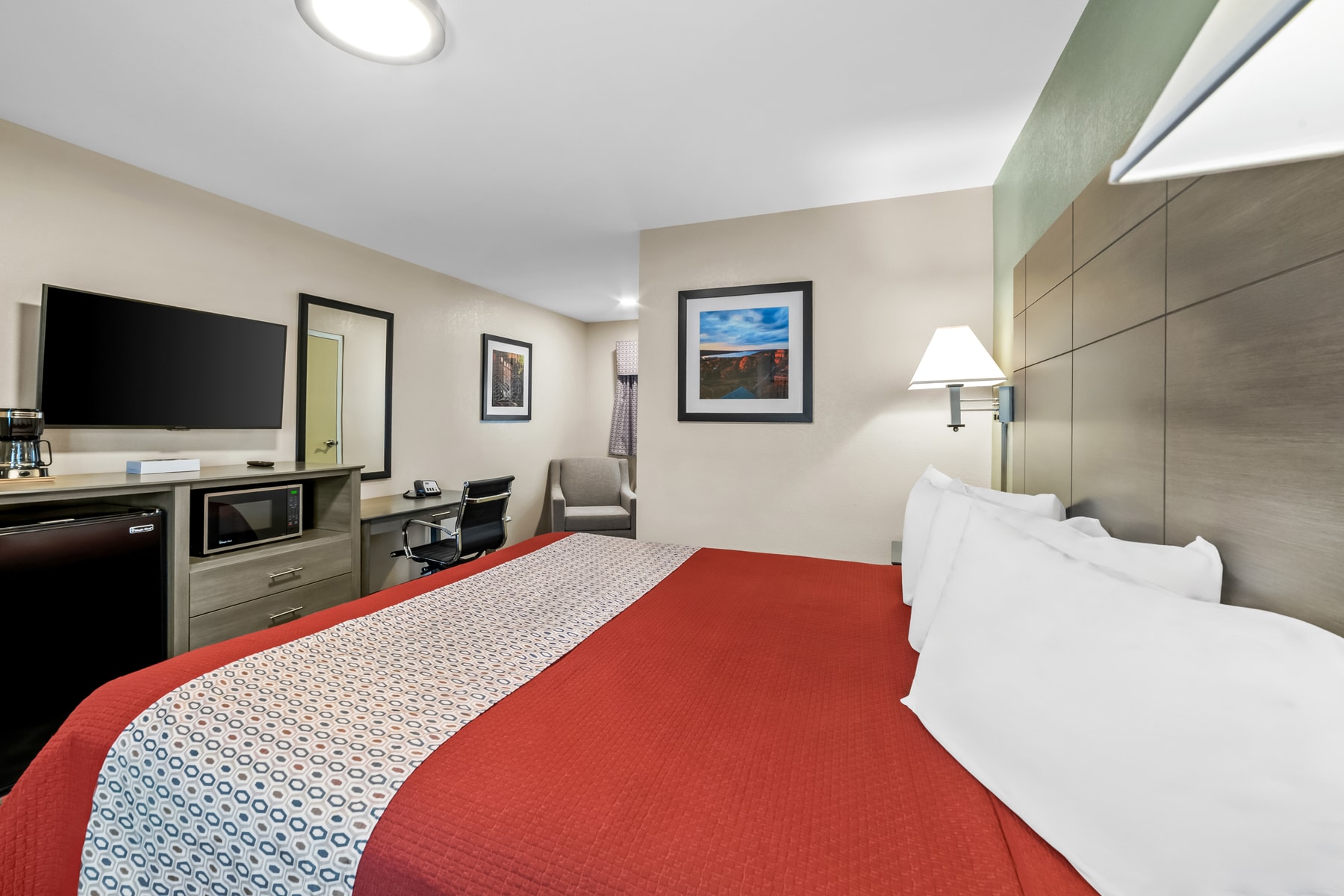 Room amenities at Spring Water Inn