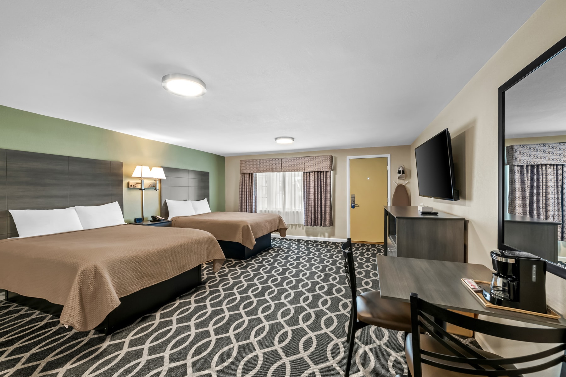Room with two beds at Spring Water Inn